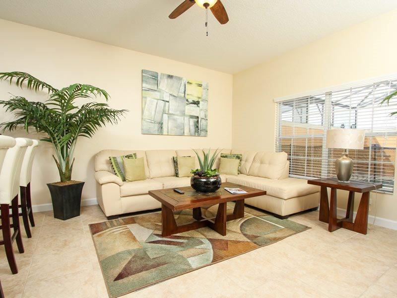 4 Bedroom 3 Bath Town With Pool In Paradise Palms *
