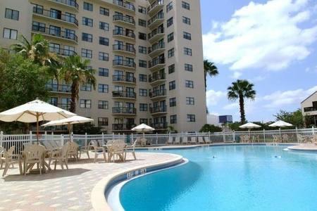Modern Equipped Apt Best Location! Orlando