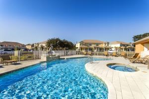 Serenity Townhome: Disney-adjacent Retreat With Private Pool Holiday home *