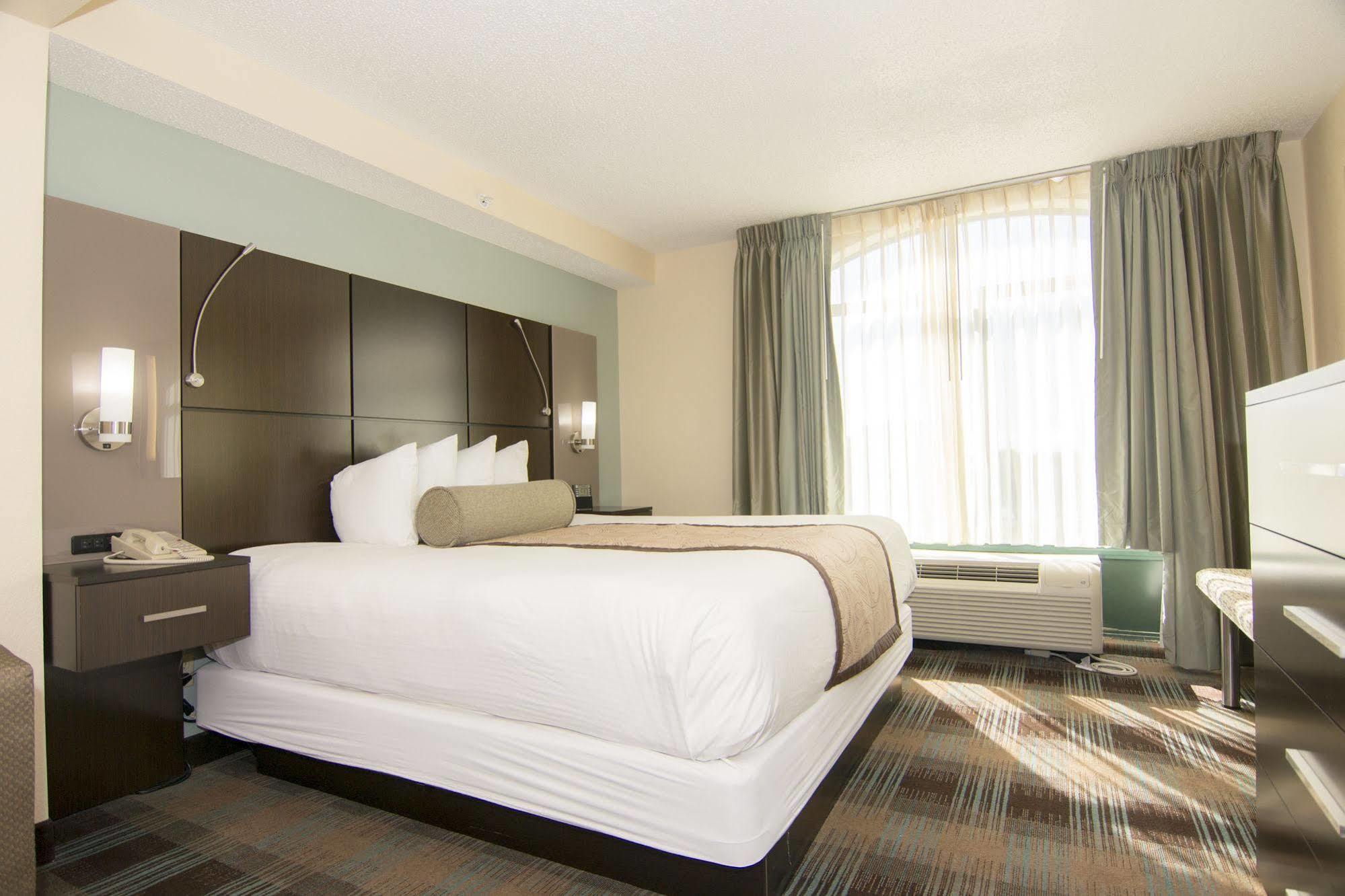 Wingate By Wyndham - International Airport- Free Hot Breakfast 3*