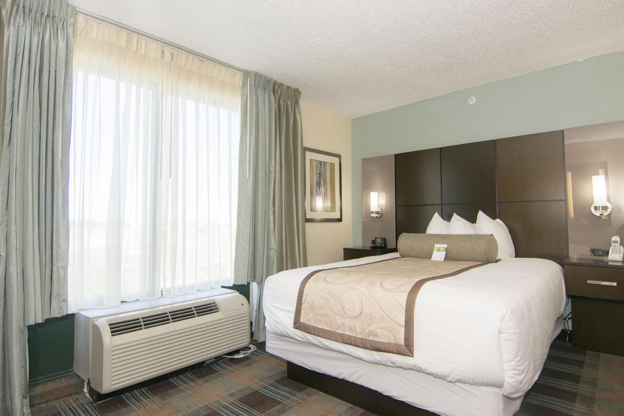 Hotel Wingate By Wyndham - International Airport- Free Hot Breakfast