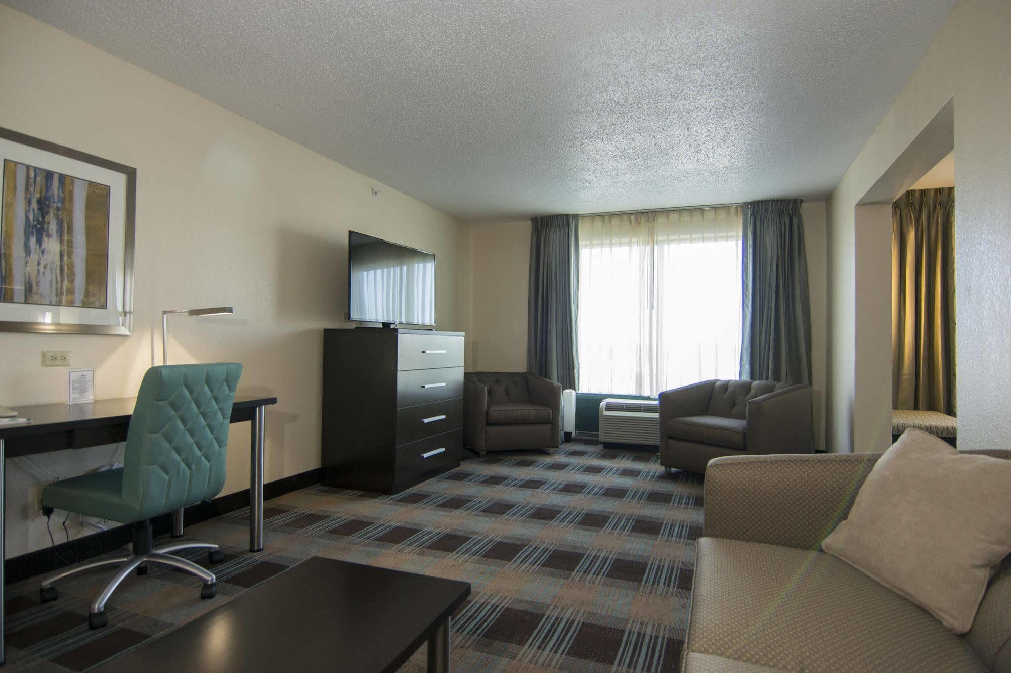Hotel Wingate By Wyndham - International Airport- Free Hot Breakfast