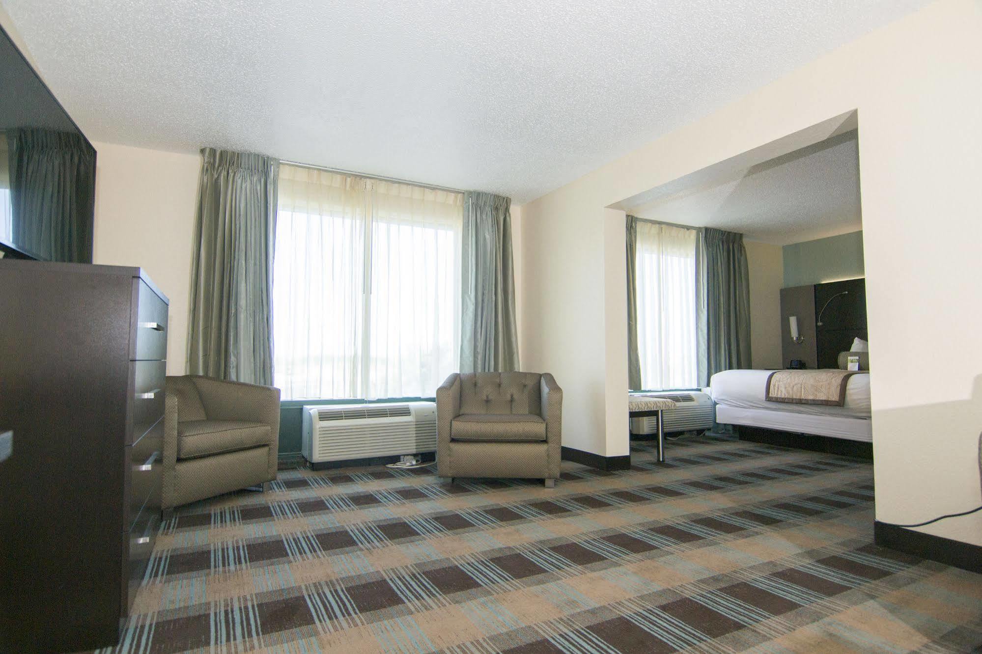 Wingate By Wyndham - International Airport- Free Hot Breakfast Hotel 3*