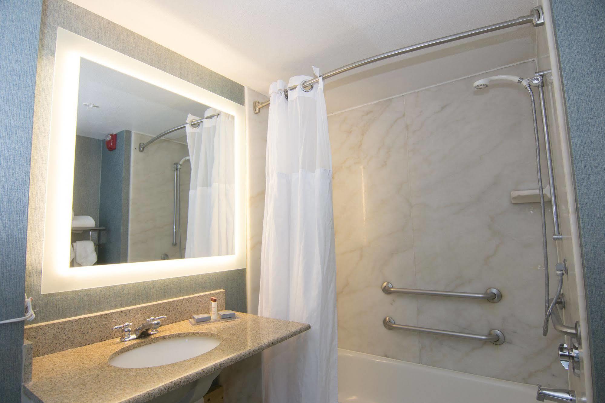 Hotel Wingate By Wyndham - International Airport- Free Hot Breakfast 3*