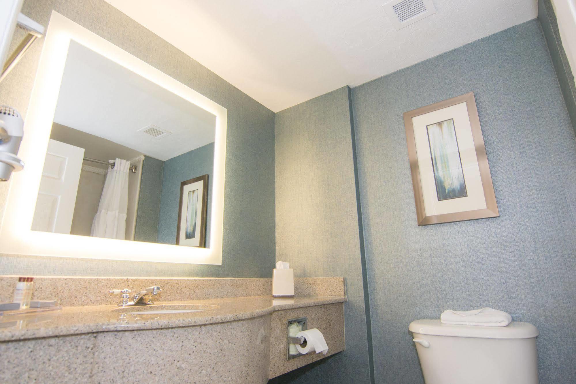 Wingate By Wyndham - International Airport- Free Hot Breakfast Hotel 3*