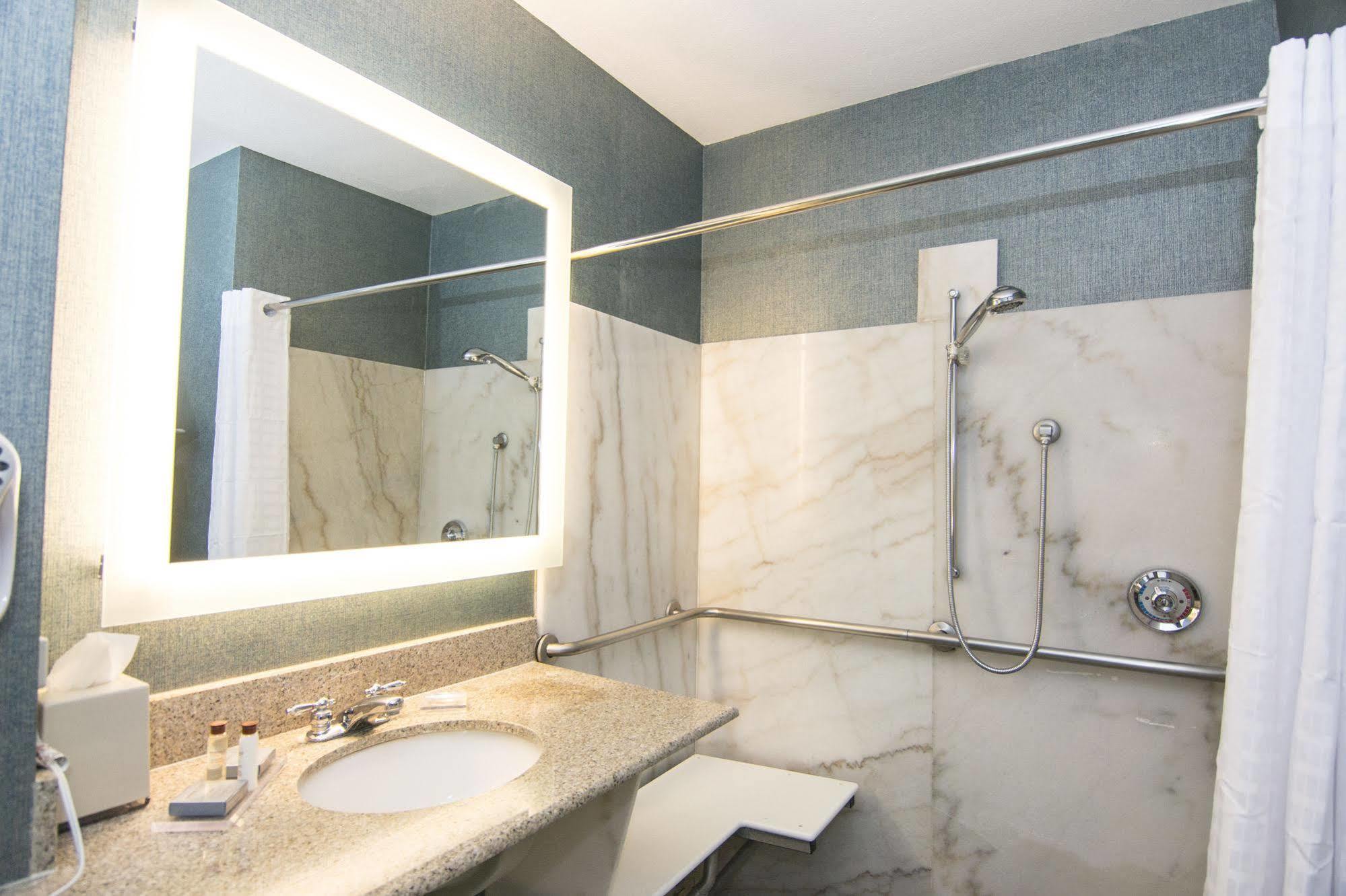 Wingate By Wyndham - International Airport- Free Hot Breakfast 3*