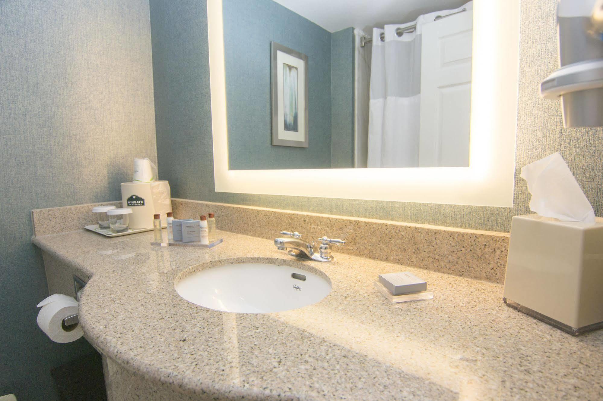Wingate By Wyndham - International Airport- Free Hot Breakfast 3*