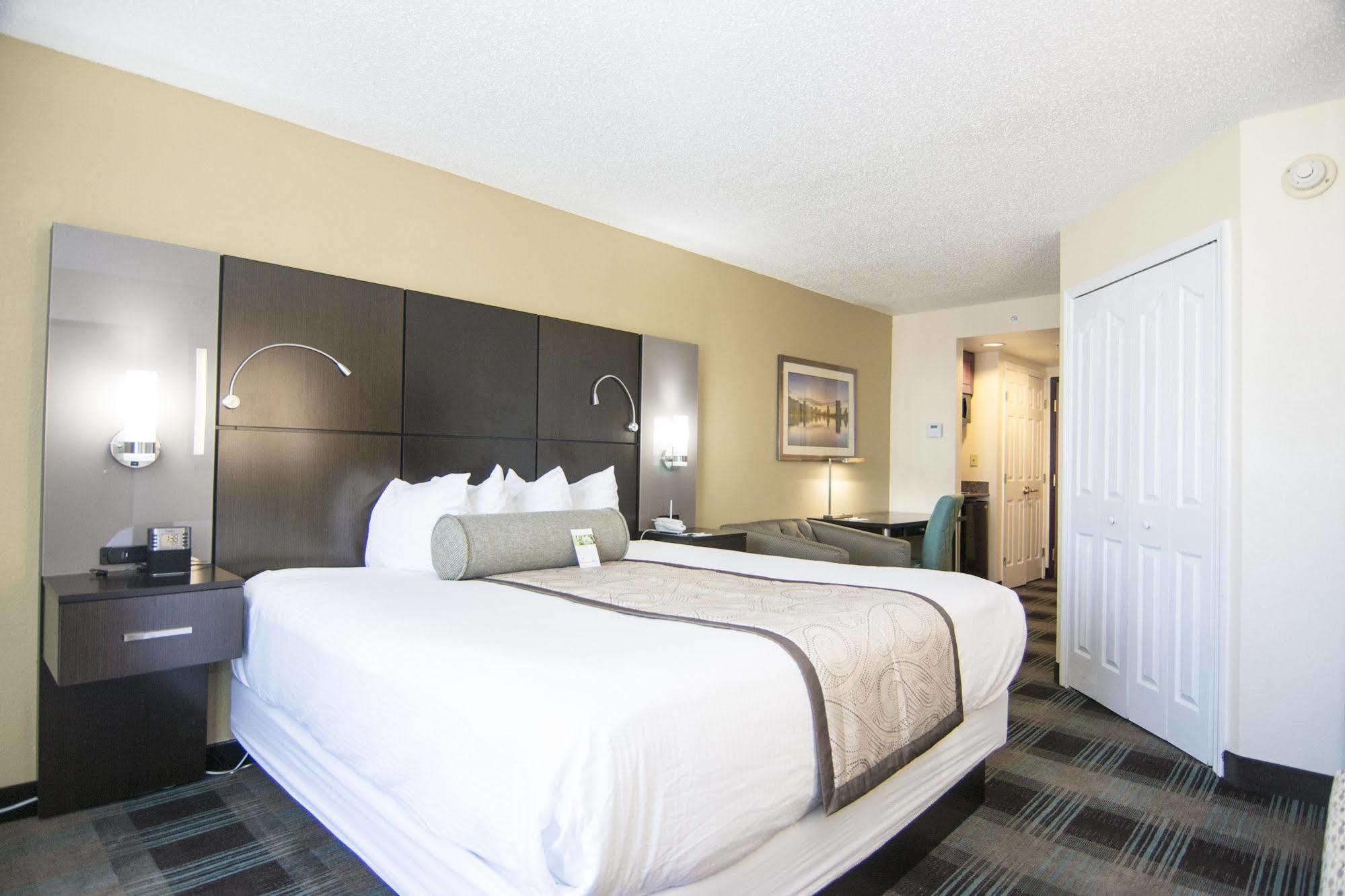 Wingate By Wyndham - International Airport- Free Hot Breakfast