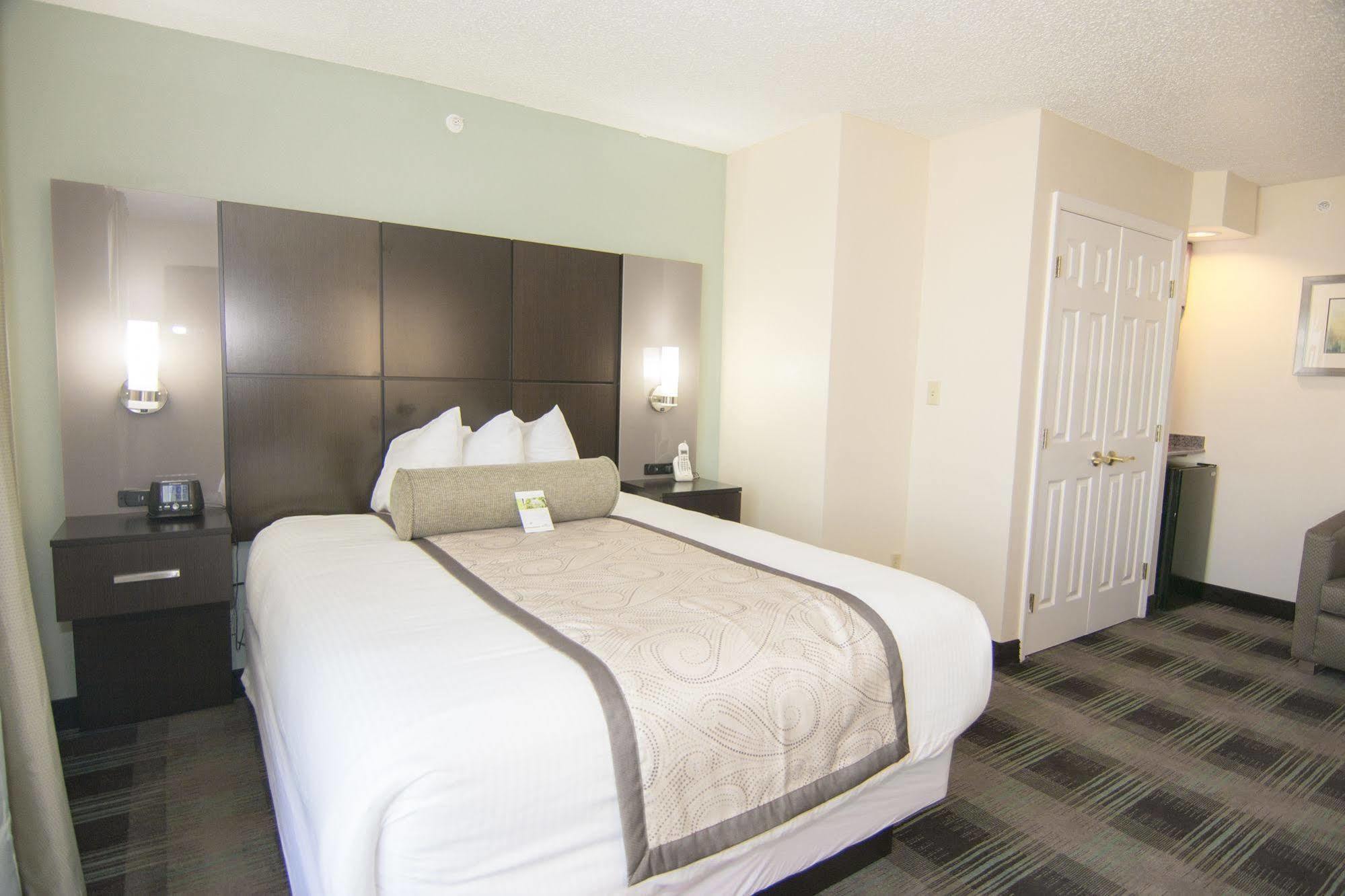 Wingate By Wyndham - International Airport- Free Hot Breakfast Hotel