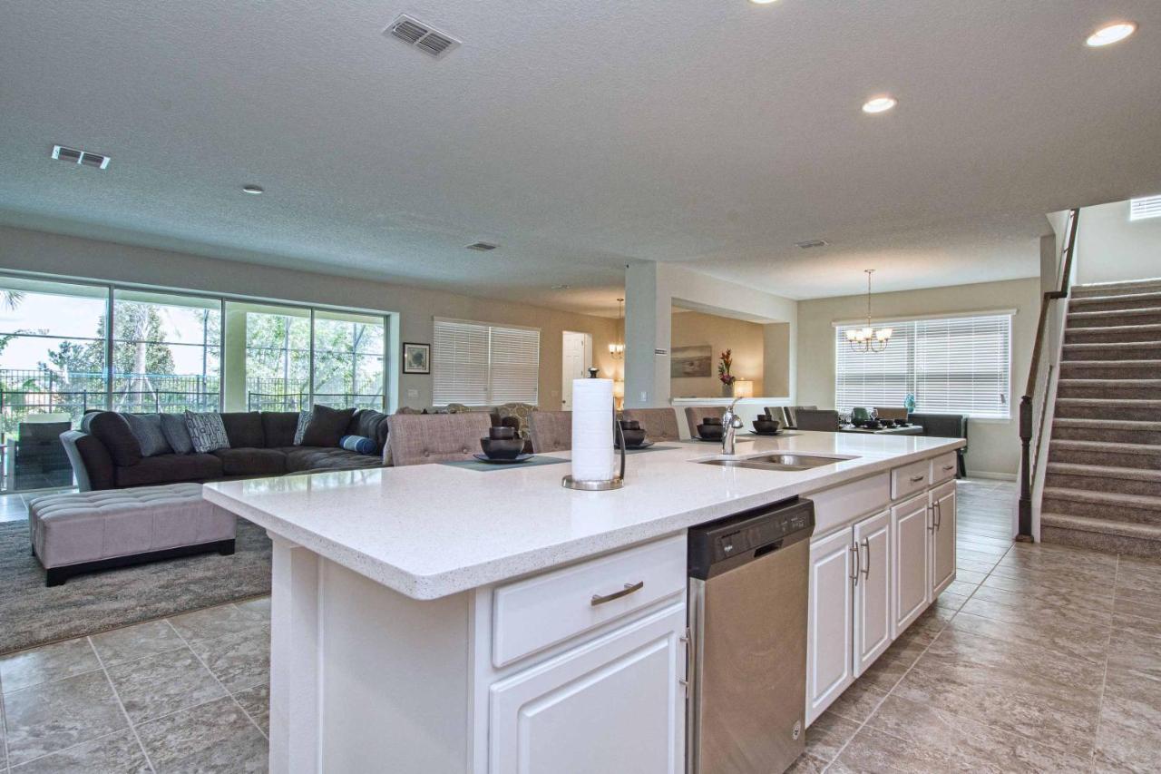 Solara - 9 Bedrooms House W/pool-8100sa