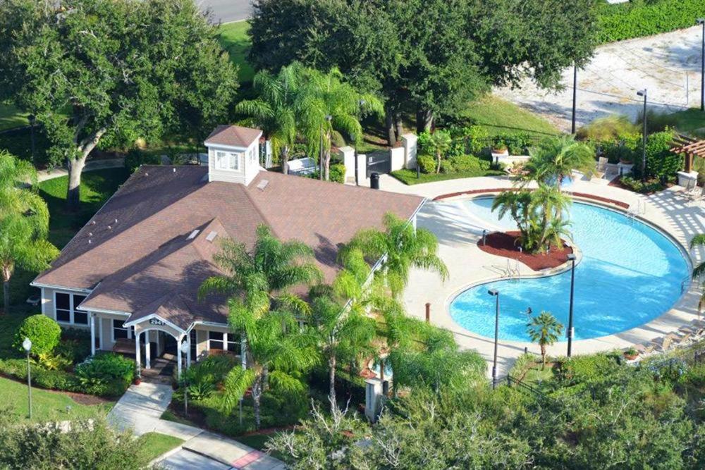 Andrade - Lucaya Village Apartment *