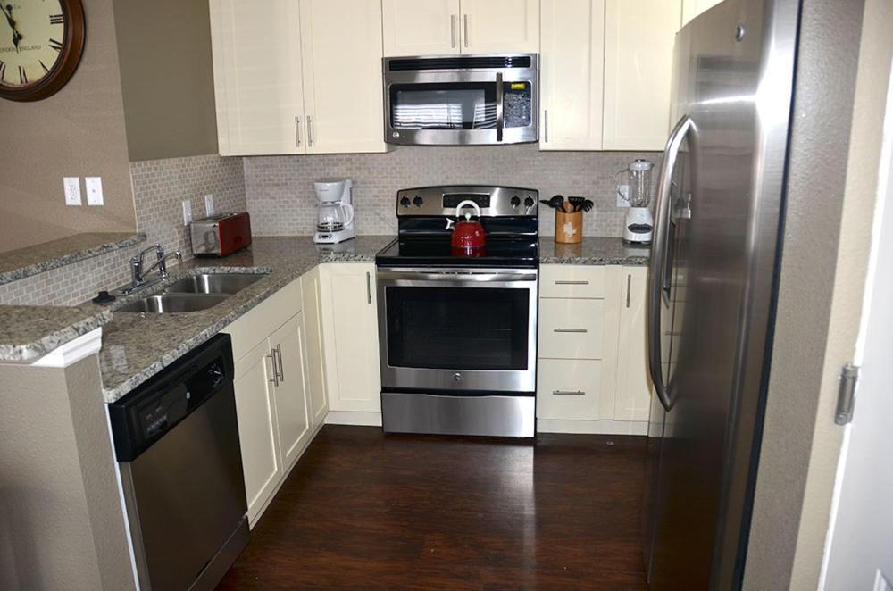 Andrade - Lucaya Village Apartment
