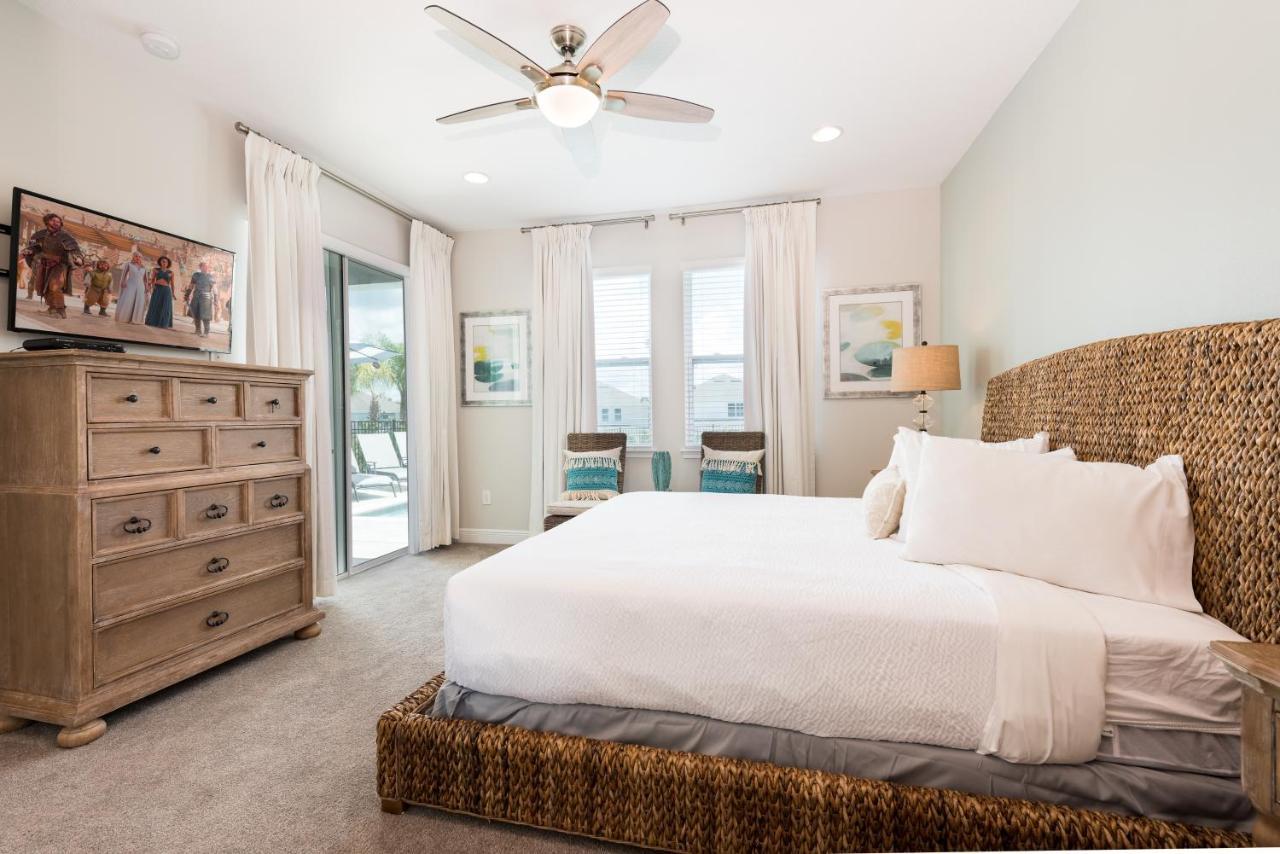Holiday home Vibrant By Rentyl Near With Private Pool, Foosball Table & Amenities - 7418m Orlando