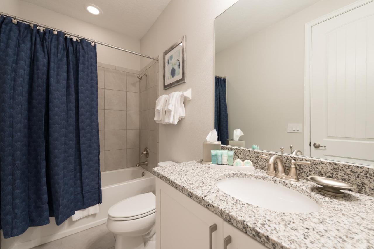 Holiday home Vibrant By Rentyl Near With Private Pool, Foosball Table & Amenities - 7418m Orlando