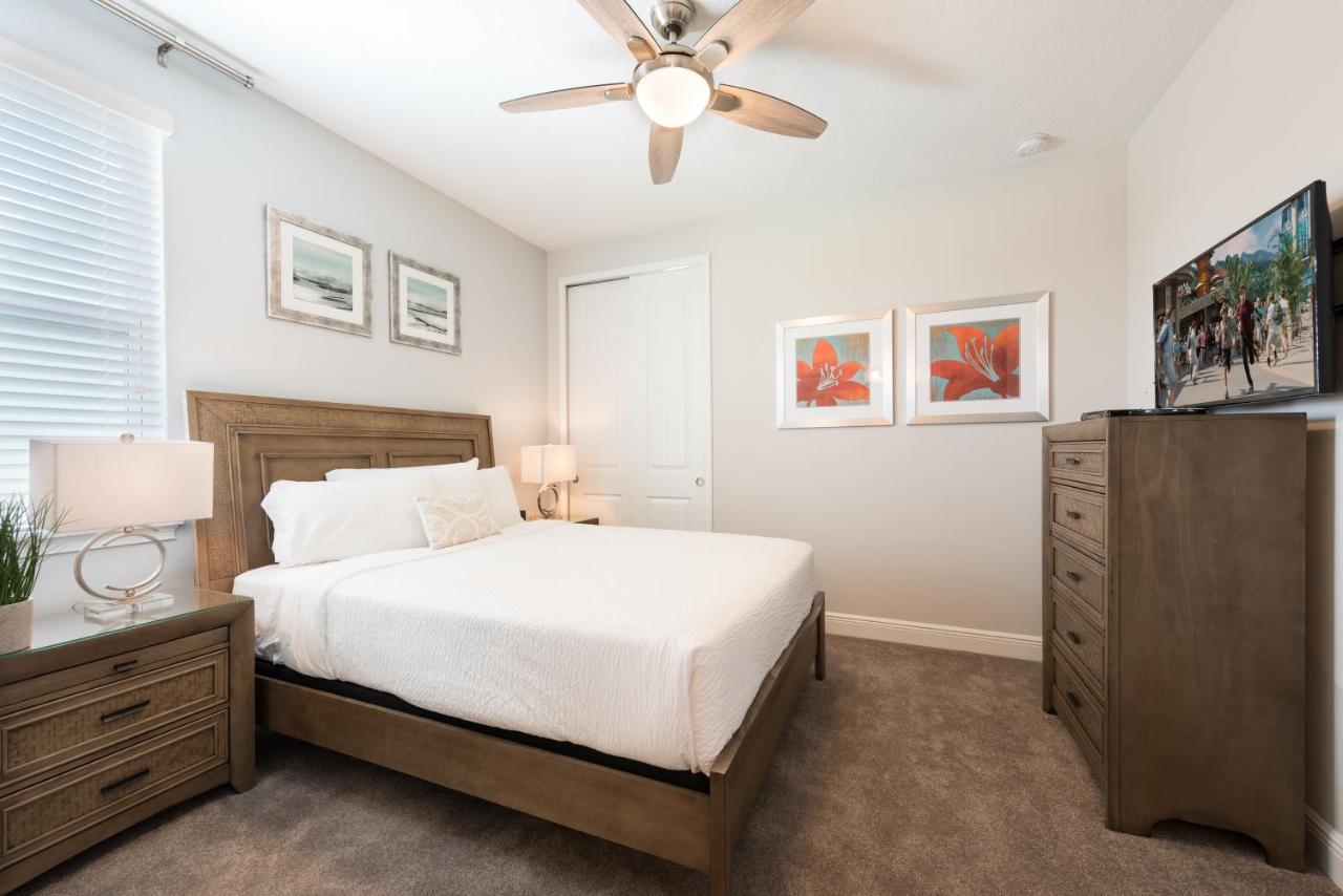 Holiday home Vibrant By Rentyl Near With Private Pool, Foosball Table & Amenities - 7418m