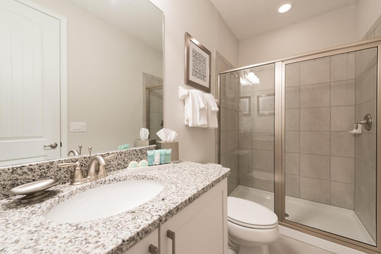 Holiday home Vibrant By Rentyl Near With Private Pool, Foosball Table & Amenities - 7418m Orlando