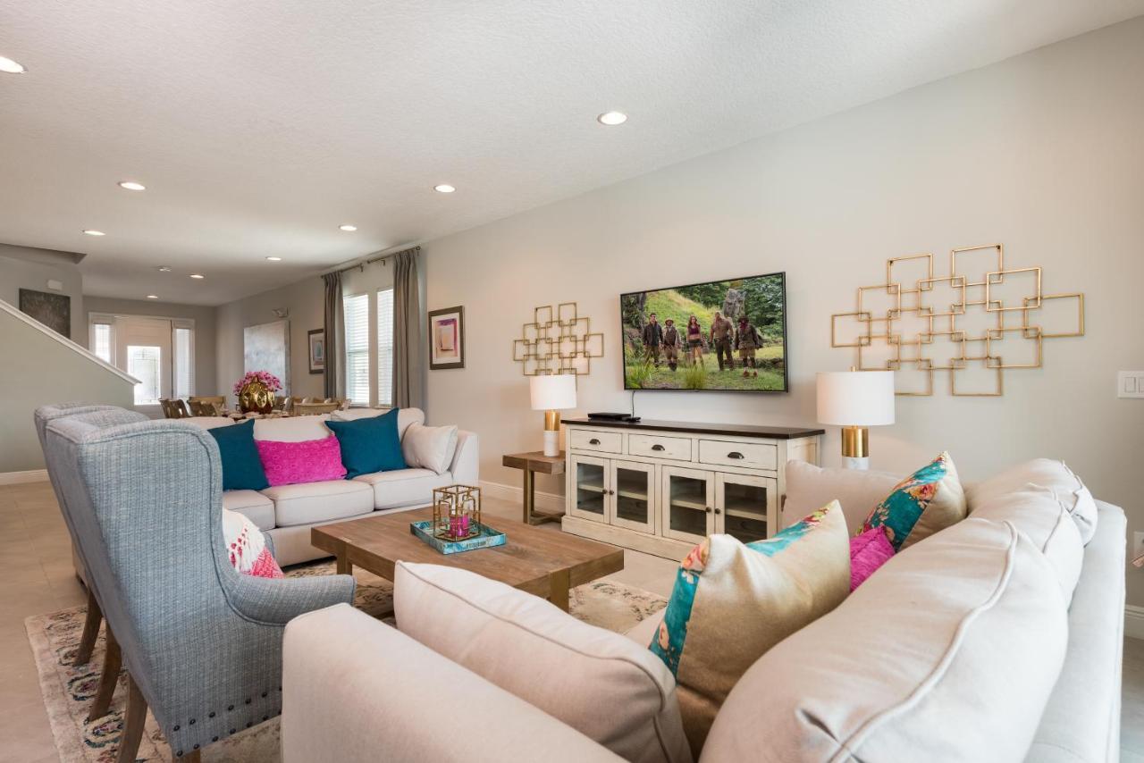 Holiday home Vibrant By Rentyl Near With Private Pool, Foosball Table & Amenities - 7418m Orlando