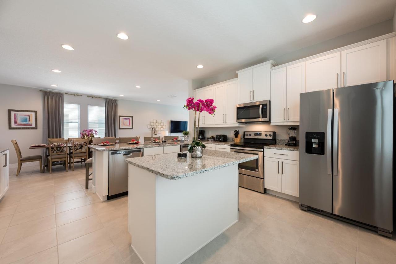 Vibrant By Rentyl Near With Private Pool, Foosball Table & Amenities - 7418m