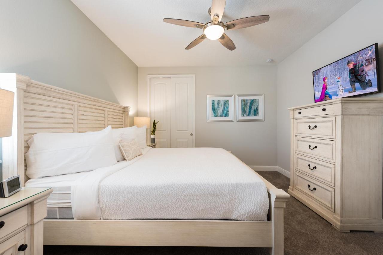 Holiday home Vibrant By Rentyl Near With Private Pool, Foosball Table & Amenities - 7418m