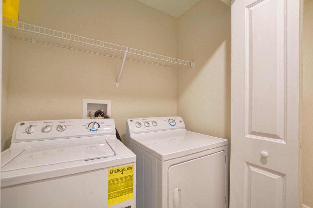Storey Lake-4 Bedroom Townhome W/splashpool-1618st