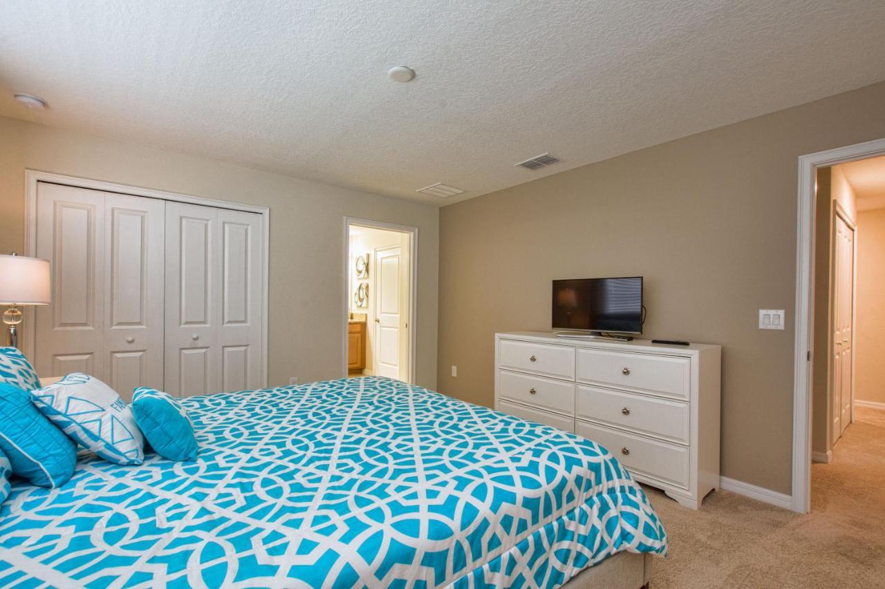Storey Lake-4 Bedroom Townhome W/splashpool-1618st Holiday home