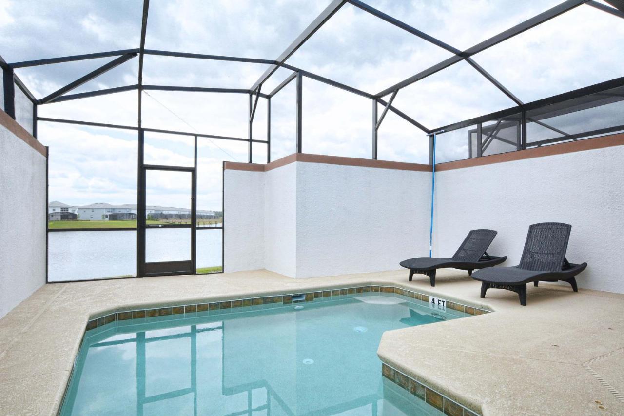 Storey Lake-5 Bedroom Townhome W/splashpool-1630st Holiday home