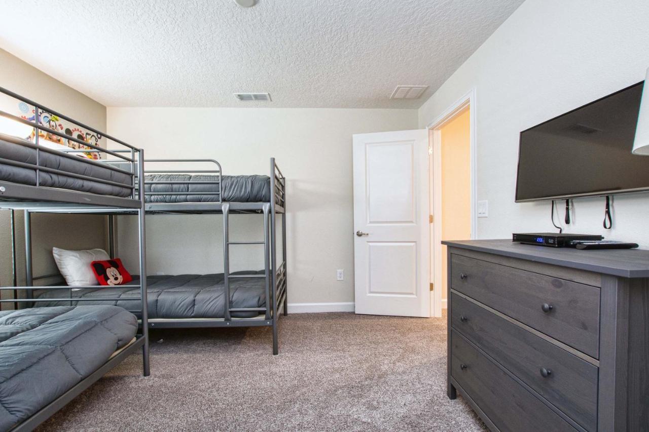 Storey Lake-5 Bedroom Townhome W/splashpool-1630st