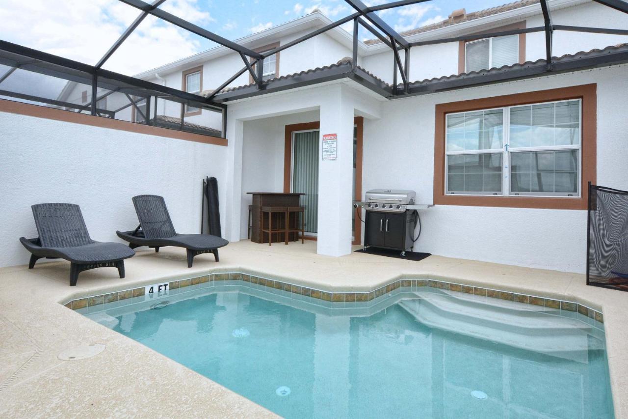 Storey Lake-5 Bedroom Townhome W/splashpool-1630st Holiday home