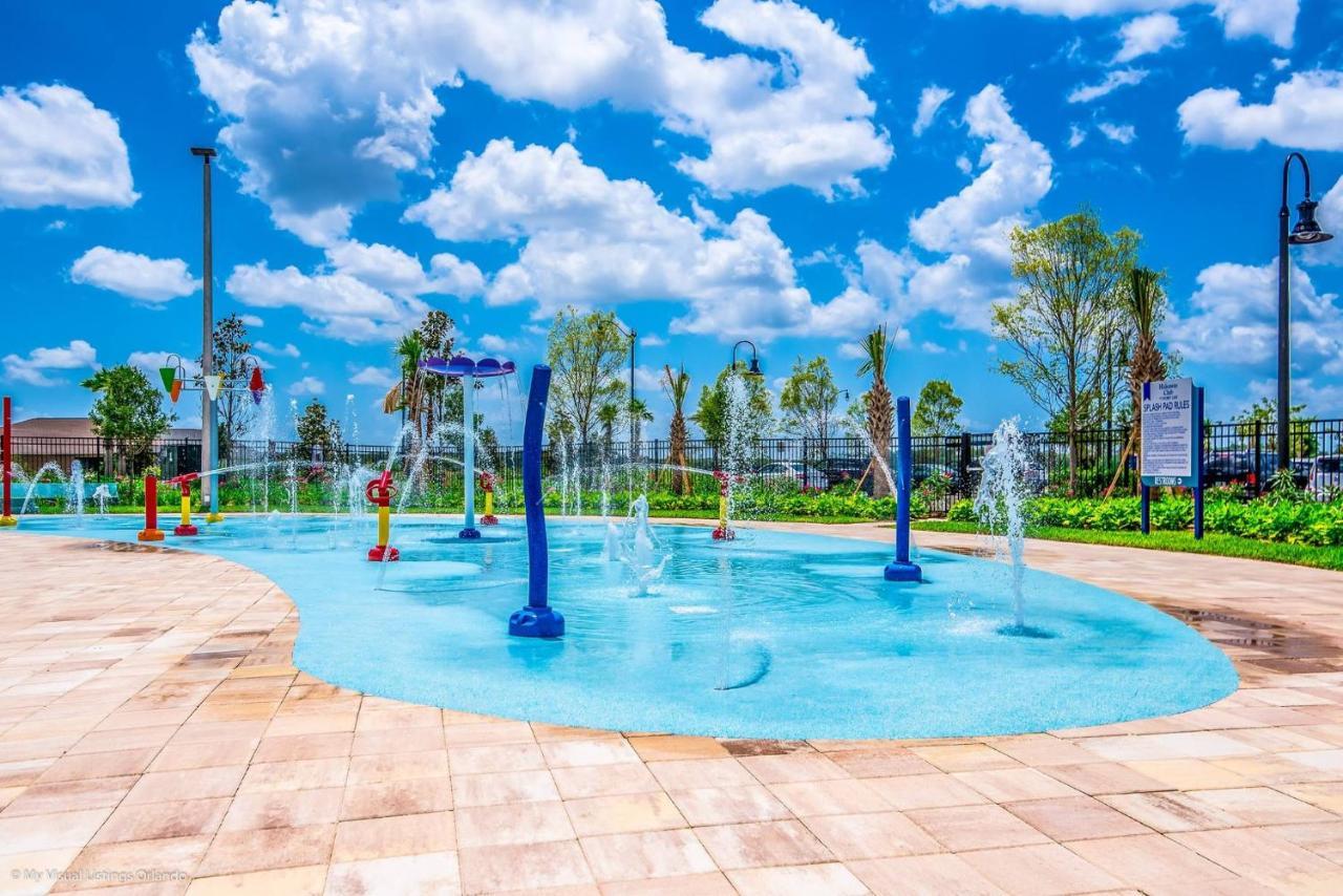 Storey Lake-5 Bedroom Townhome W/splashpool-1630st Holiday home *