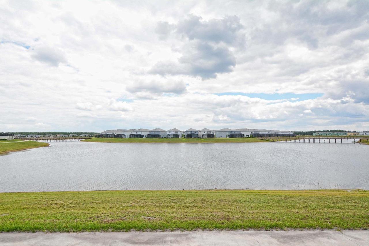 Storey Lake-5 Bedroom Townhome W/splashpool-1630st *