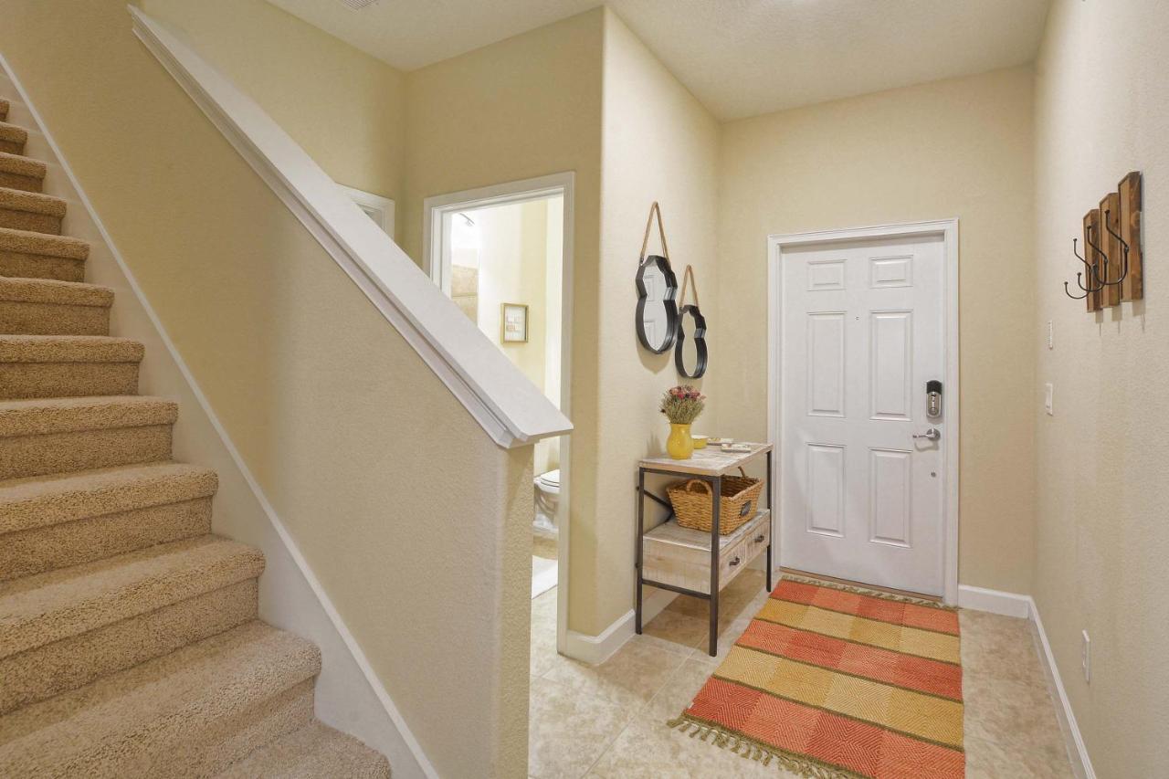Storey Lake-4 Bedroom Townhome W/splashpool-1610st