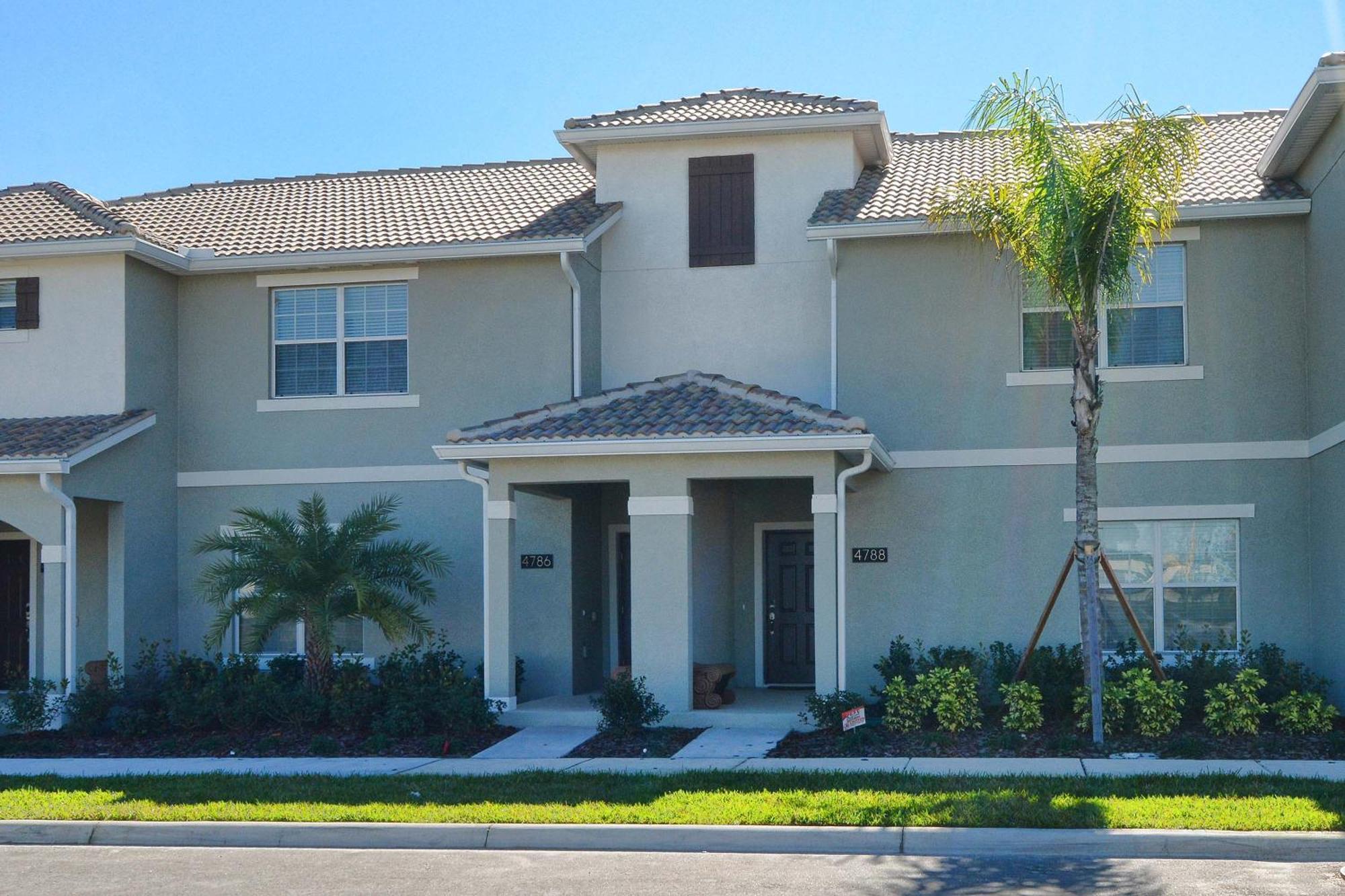 Storey Lake-4 Bedroom Townhome W/splashpool-1610st Holiday home *