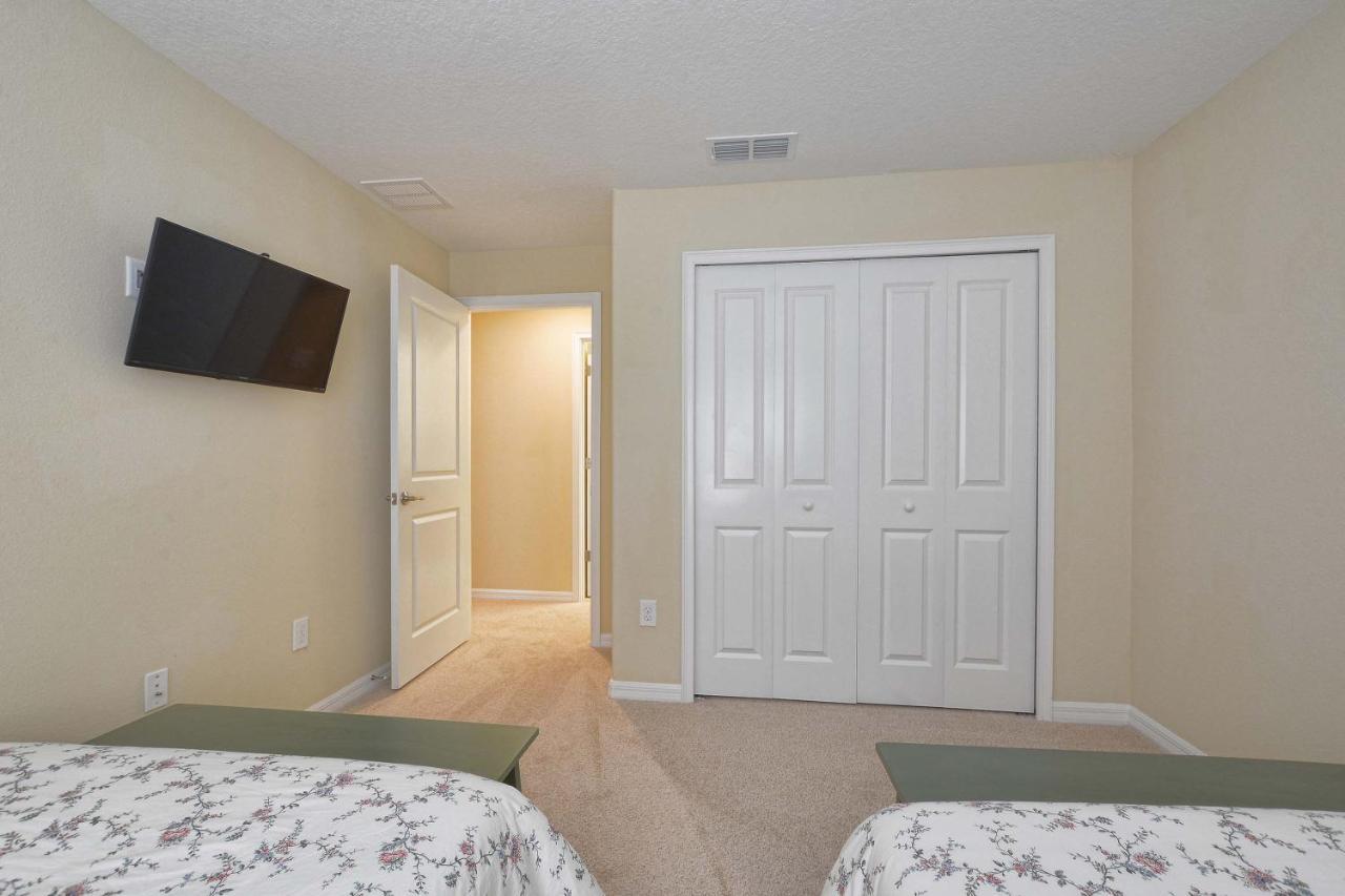 Storey Lake-4 Bedroom Townhome W/splashpool-1610st Holiday home