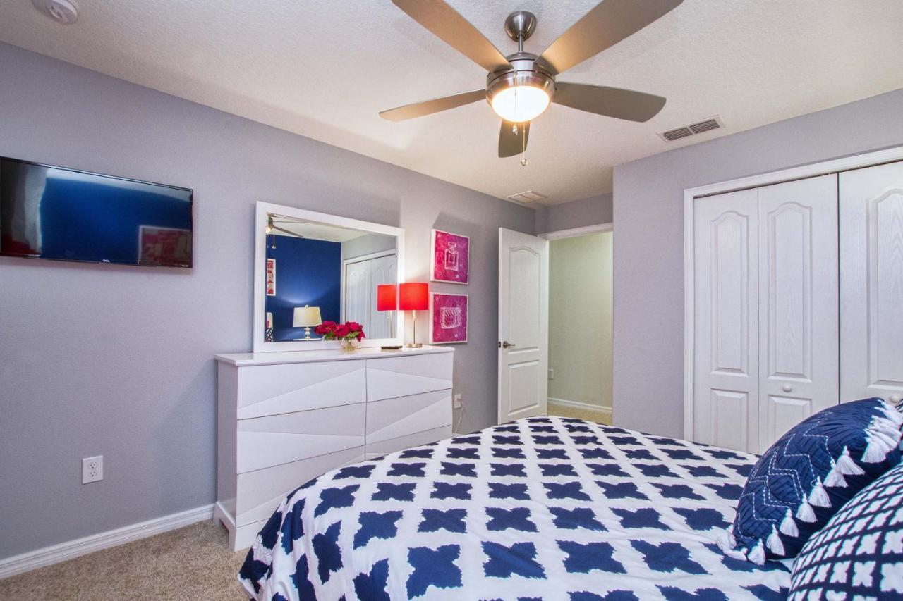 Storey Lake-4 Bedroom Townhome W/spashpool-1629st Holiday home