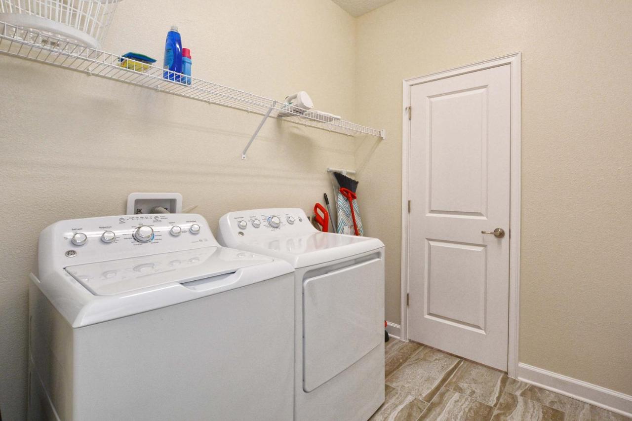 Holiday home Storey Lake-5 Bedroom Pool Home-1663st *