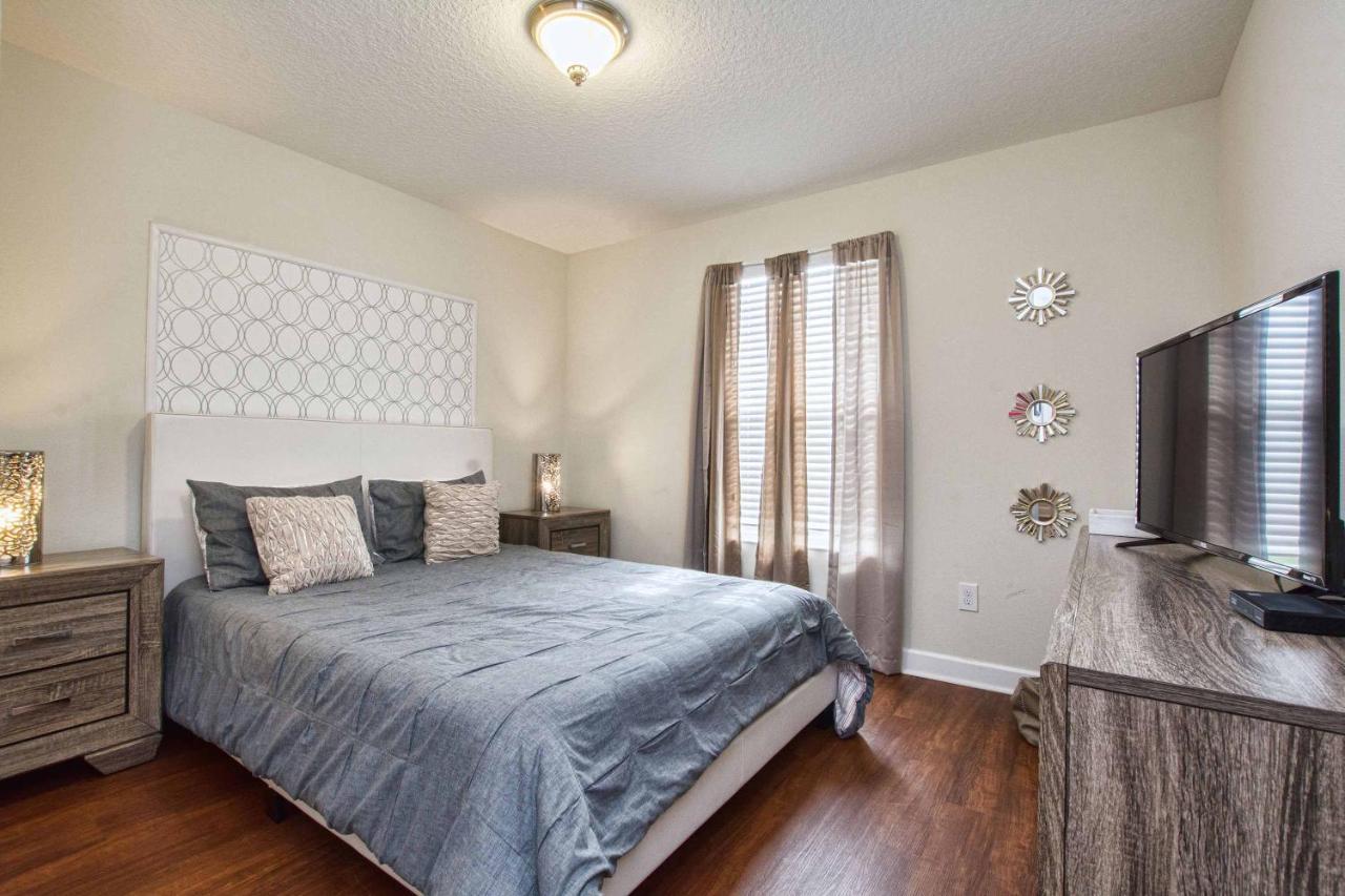 Holiday home Storey Lake- 6 Bedroom Pool Home-1657st