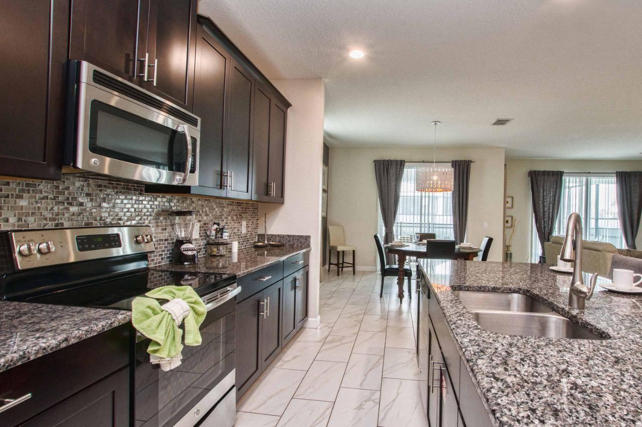 Storey Lake- 6 Bedroom Pool Home-1657st Orlando