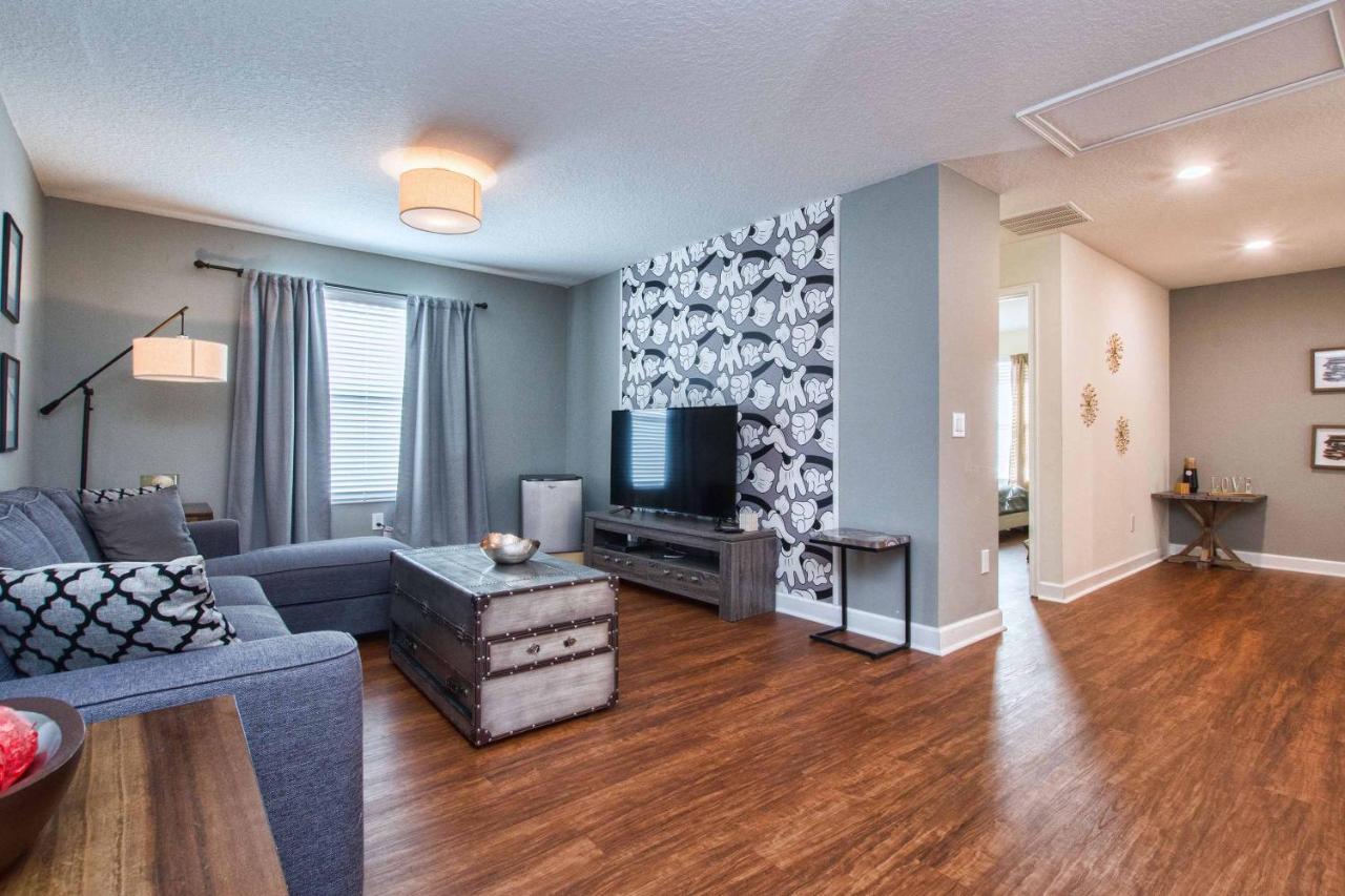 Storey Lake- 6 Bedroom Pool Home-1657st Orlando