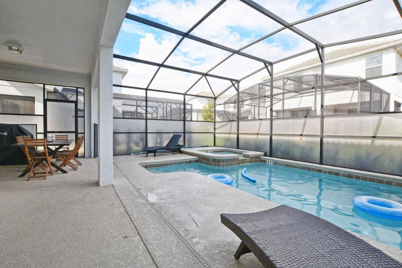 Storey Lake- 6 Bedroom Pool Home-1657st Holiday home *