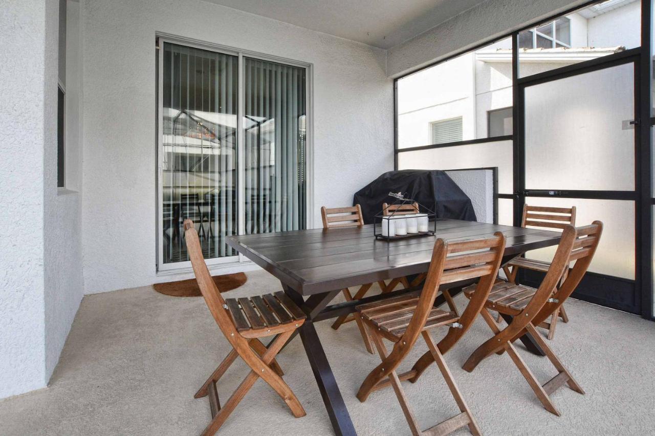 Storey Lake- 6 Bedroom Pool Home-1657st *