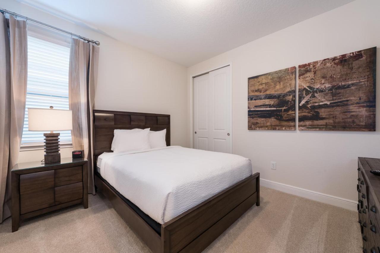 Cozy By Rentyl Near With Private Pool, Foosball Table & Amenities - 7393 Marker Holiday home Orlando