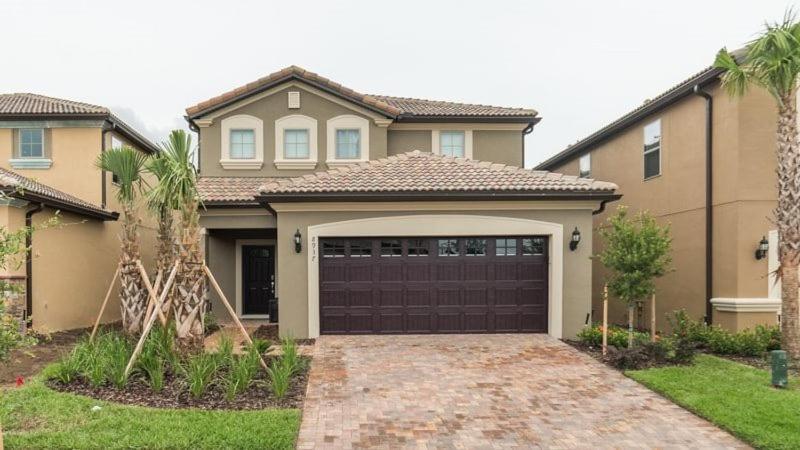 Holiday home Amazing 5 Bed 5 Bath Pool In Windsor At Westside *