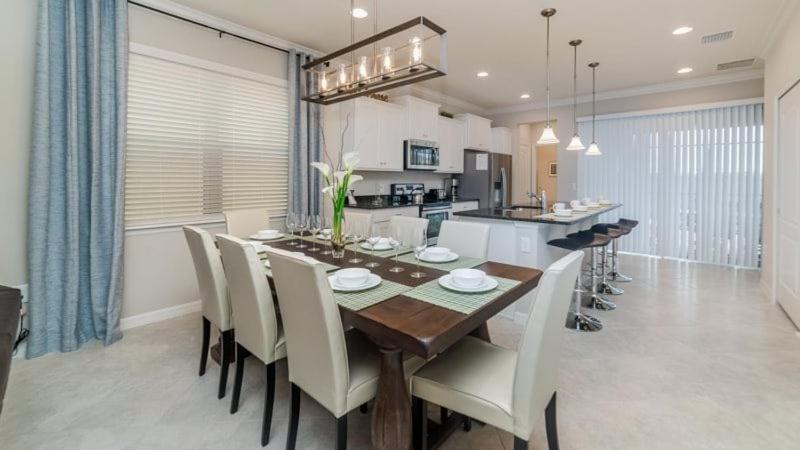 Amazing 5 Bed 5 Bath Pool In Windsor At Westside Holiday home