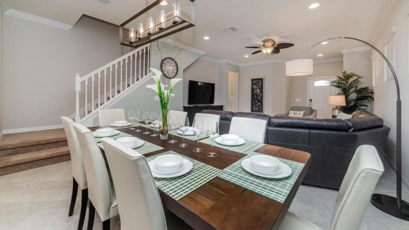 Amazing 5 Bed 5 Bath Pool In Windsor At Westside Holiday home