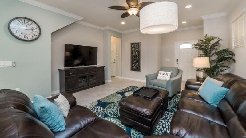 Holiday home Amazing 5 Bed 5 Bath Pool In Windsor At Westside *