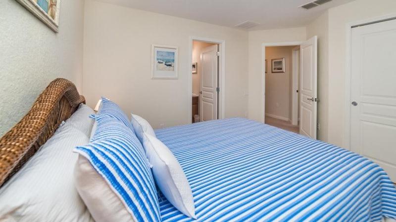 Holiday home Amazing 5 Bedroom 5 Bath Pool In Windsor Hills