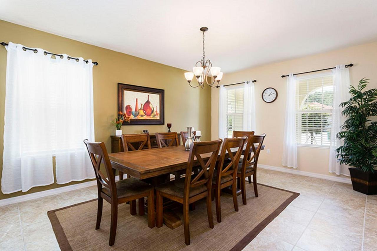Spacious Vacation With Pool Tw2825