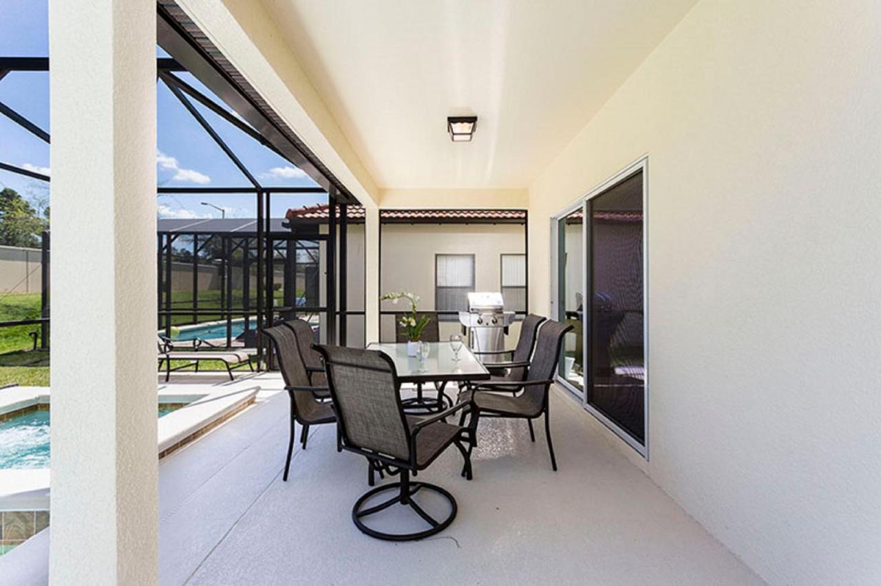 Spacious Vacation With Pool Tw2825