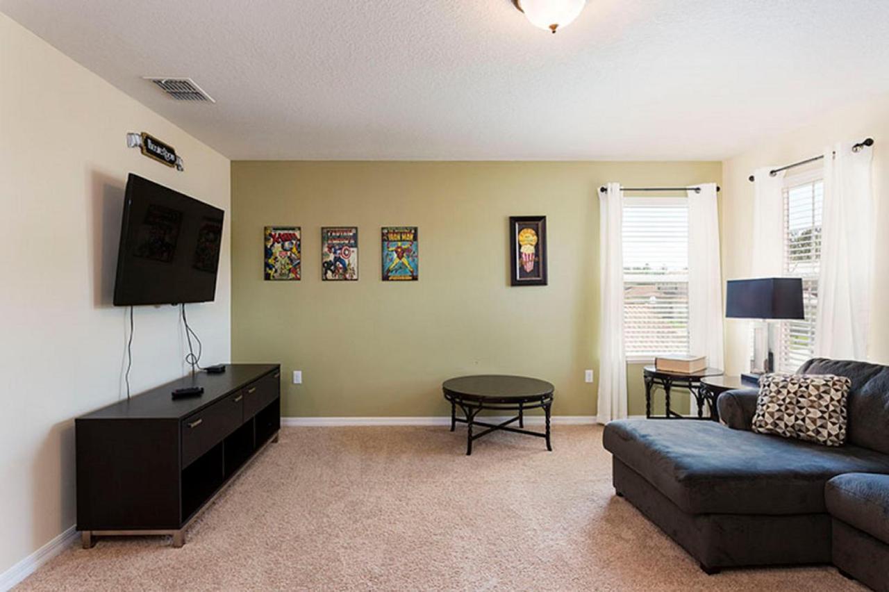Spacious Vacation With Pool Tw2825 Holiday home