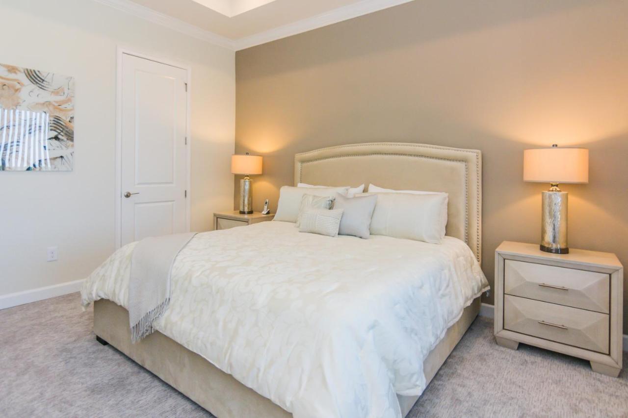 Deluxe At Storey Apartment